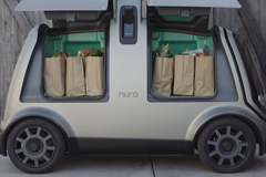 V USA budou testovat první rozvoz nákupů v autě bez řidiče