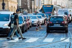 ilustrační fotografie, tramvaj, doprava ve městě, město, doprava, lidé, Praha, 2017