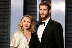 Zpěvačka Miley Cyrusová tancuje na své svatební párty. Natočil ji manžel Liam Hemsworth