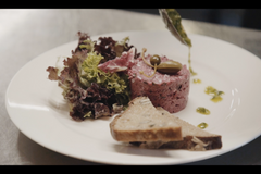 Místo, které vás totálně vyklidní. A k tomu skvělé jídlo, třeba v podobě tataráku