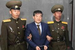 Kim Tong-čchol v roce 2016, když ho v KLDR vedli k soudu.