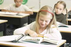 Škola - třída - žák - žáci - čtení - knihy