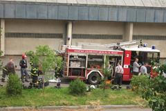 Hasiči likvidují čpavek na stadionu v pražských Vokovicích
