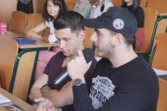 VIDEO: Přijmout či nepřijmout euro? Telička odpovídal na otázky studentů MUP