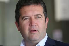 Hamáček v třídícím centru České pošty