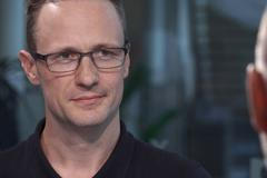 Táta parťák: Syn si sám vybírá, jestli chce dělat úkoly. Škola je nesvobodný systém