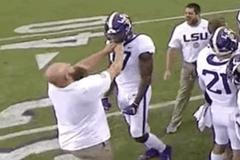 americký fotbal, NCAA, LSU Tigers -  Mississippi State Bulldogs, asistent trenéra LSU Jake Reidel po