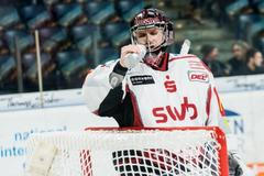 Český brankář Tomáš Pöpperle v německém Bremerhavenu