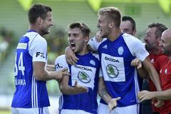 Mladá Boleslav (Tomáš Ladra, Antonín Křapka a Jan Král slaví branku)