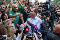 Gruzínský kandidát na prezidenta Zurab Džaparidze rozdával jointy, policie ho zatkla.