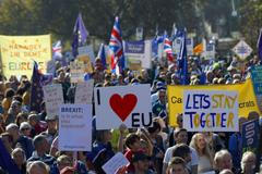 V Londýně vyšly do ulic statisíce lidí, chtějí nové referendum o Brexitu