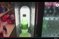 Kouzla z evropské centrály Coca-Coly: Zmrazení láhve za několik sekund nebo výdej potrubím