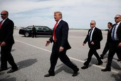 Donald Trump neprodloužil dohodu s Íránem. Svého předchůdce Baracka Obamu za ni tvrdě kritizoval.