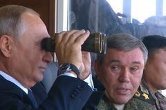 Prezident Putin dorazil na obří vojenské cvičení. Pozoroval armádu v akci