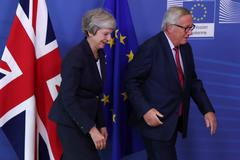 Theresa Mayová a Jean-Claude Juncker