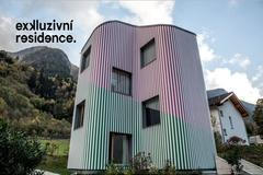 Růžový dům. Marshmallow radikálního architekta zdobí romantické údolí