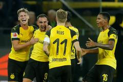 Paco Alcacer slaví branku v dresu Borussie Dortmund