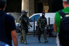 Muž držel rukojmí na vlakovém nádraží v Kolíně nad Rýnem, policie ho zneškodnila. Záběry z místa