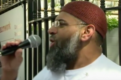 Londýnský radikální imám Choudary podporoval Islámský stát a vyhrožoval Obamovi smrtí