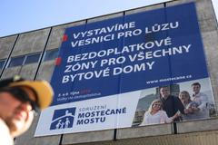 Foto: Souhlasíte s "vesnicí pro lůzu"? Vyrazili jsme po stopách ostré kampaně v Mostě