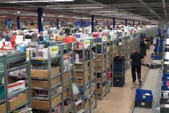 Sklady e-shopů před Vánoci