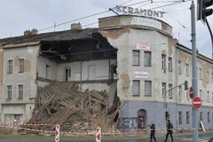 V Plzni se zřítil neobydlený dům v centru města