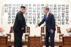 Historické setkání Kim Čong-una a Mun Če-ina ve vesnici Pchanmundžom