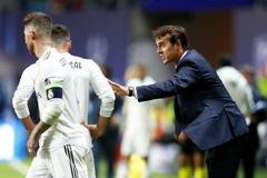 Trenér Realu Madrid Julen Lopetegui udílí pokyny