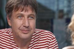 Přílišná péče dětem škodí, může způsobit emoční poruchy i drogovou závislost, varuje Feřtek