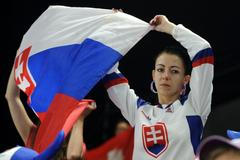 Smutná slovenská fanynka v zápase se Švýcarskem