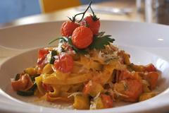 Tagliatelle s guanciale, cuketou a šafránem