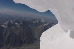 Tam, kde je špatný krok krokem posledním. Unikátní záběry z míst, kam lidská noha předtím nevkročila