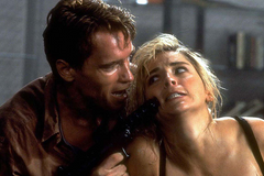 Total Recall se Schwarzeneggerem se zdál příliš brutální. Museli ho přestříhat