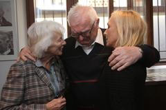 Navrátilová utěšovala plačícího otce Jany Novotné. Mince s vítězkou Wimbledonu je na světě