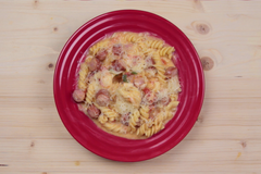 Chutná večeře za pár minut? Zkuste těstoviny á la hotdog