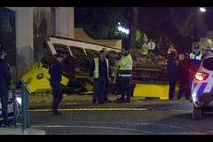 V Lisabonu havarovala tramvaj s turisty. Desítky zraněných