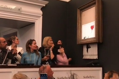 Banksy odhalil, jak zničil vydražené dílo přímo v aukční síni