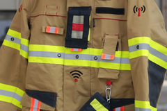 Hasiči testují nový chytrý oblek. Umí změřit teplotu oděvu na povrchu i uvnitř