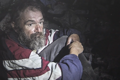 Nedávejte bezdomovcům peníze, žádají Svitavy obyvatele