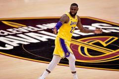LeBron James v zápase s Clevelandem na podzim 2018