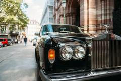 Ilustrační fotografie, bohatství, luxus, chudoba, peníze, 2017