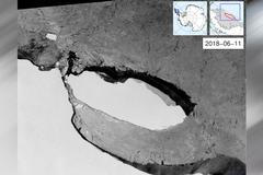 Silný vítr odfoukl jižní konec ledovce do moře. Záběry zachytila družice Sentinel