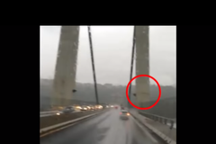 Youtube: Prasklina v janovském mostě