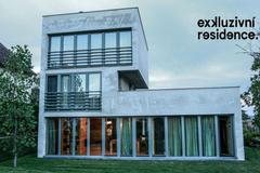 Zvenku betonový tetris, uvnitř kvalitní bydlení. To je rezidence na jihu Čech