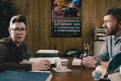 Chuck Norris si zahrál v reklamě Toyoty. Jeho podpis na kapotě udělal vůz nepřemožitelným