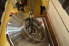 Nový obří disk v srdci Dlouhých strání. V podzemní elektrárně vyměňovali část turbíny