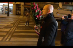 Takhle skončily květiny od Andreje Babiše a Tomia Okamury v koši