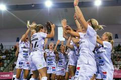 Florbalový turnaj Czech Open, 12. června 2018. Finále kategorie Elite žen. Vítězky ze švédského týmu Pixbo Wallenstam IBK.