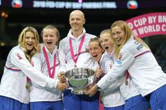 České tenistky slaví vítěství ve Fed Cupu 2018