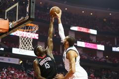 basketbal, NBA 2017/2018, Houston - Utah, Clint Capela a Rudy Gobert